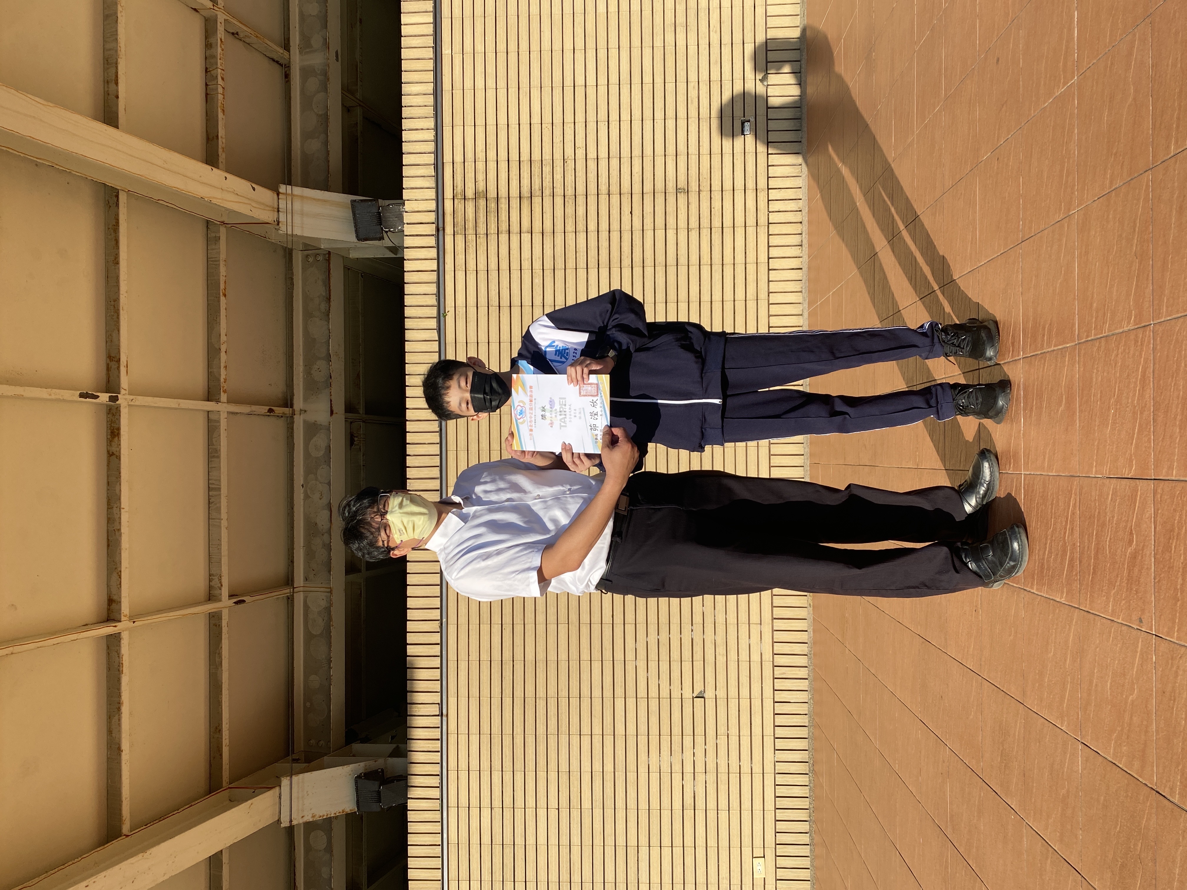 本校游焱喬同學參加【111學年度臺北市中正盃分齡游泳賽】，榮獲13歲男子組50M仰式第六名、100M仰式第八名