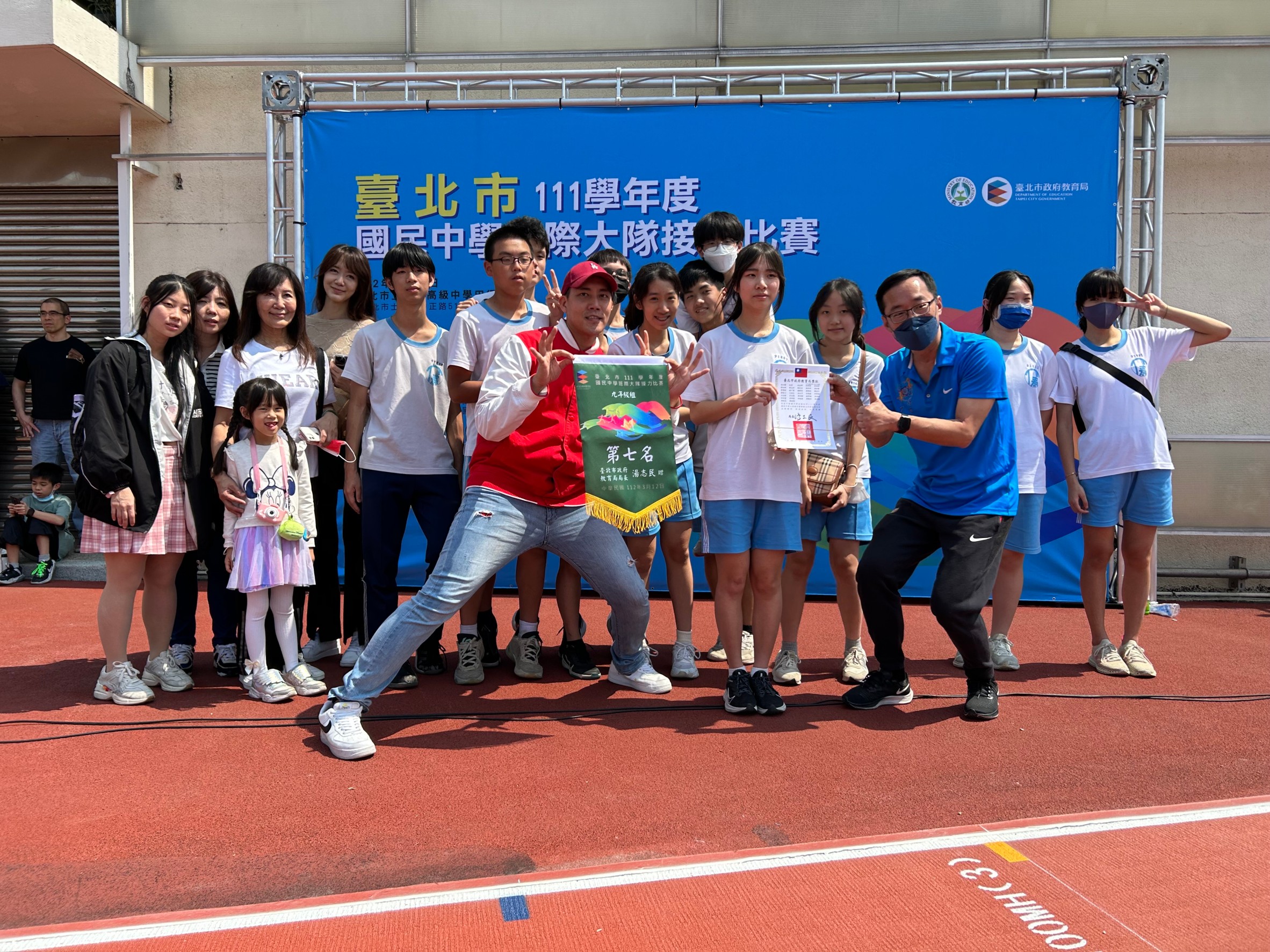 本校參加臺北市111學年度國民中學班際大隊接力比賽表現優異3